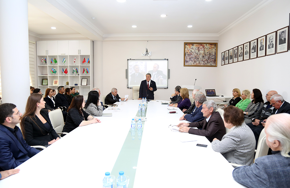 AMEA-da “Milli təfəkkür və tarixi yaddaş şairi Məmməd Araz”...