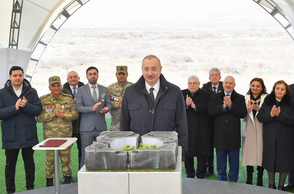 Prezident İlham Əliyev Xocalıda soyqırımı memorialının təməl...
