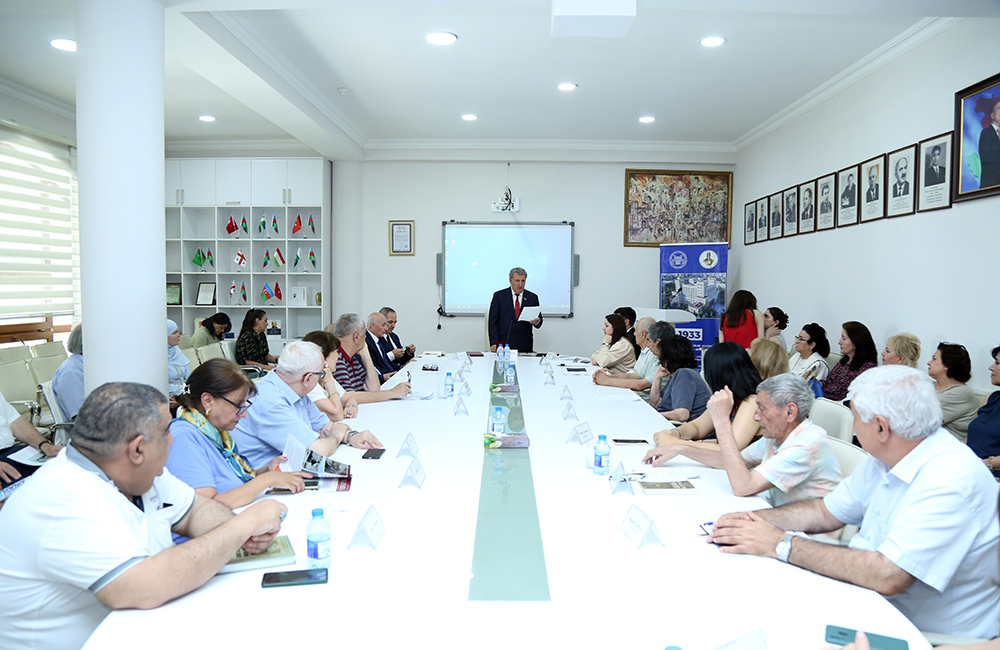 Ədəbiyyat İnstitutunda yarım ilin yekunları və qarşıya qoyul...