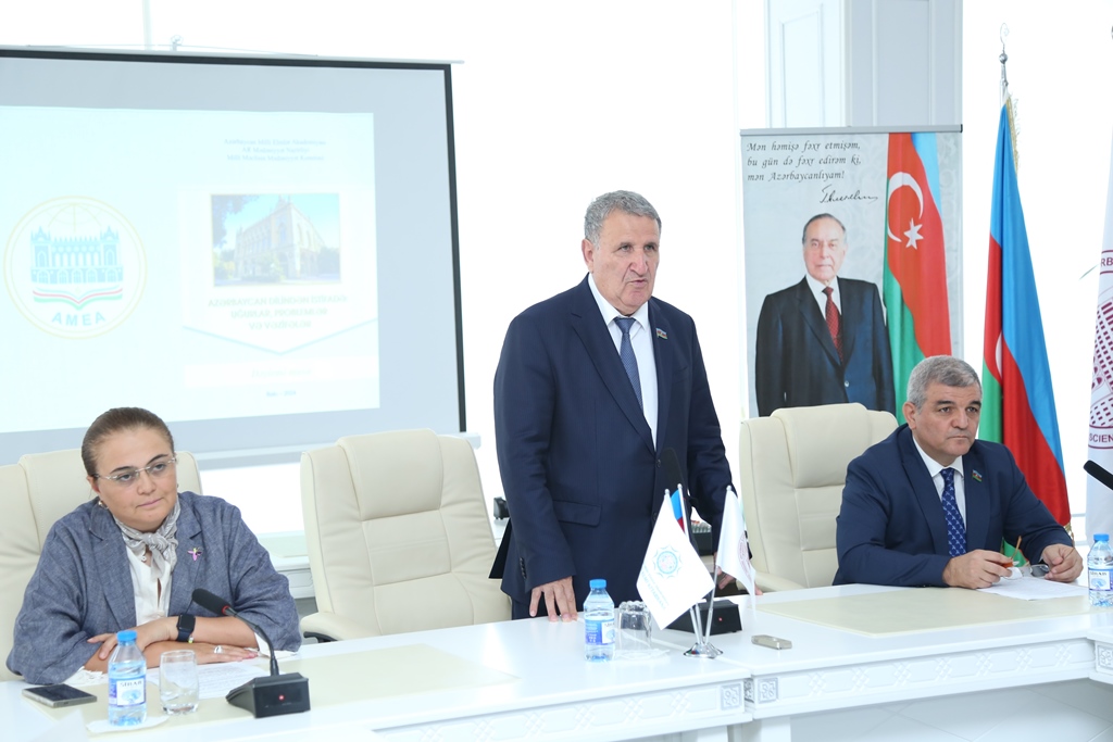 AMEA-da “Azərbaycan dilindən istifadə: uğurlar, problemlər v...