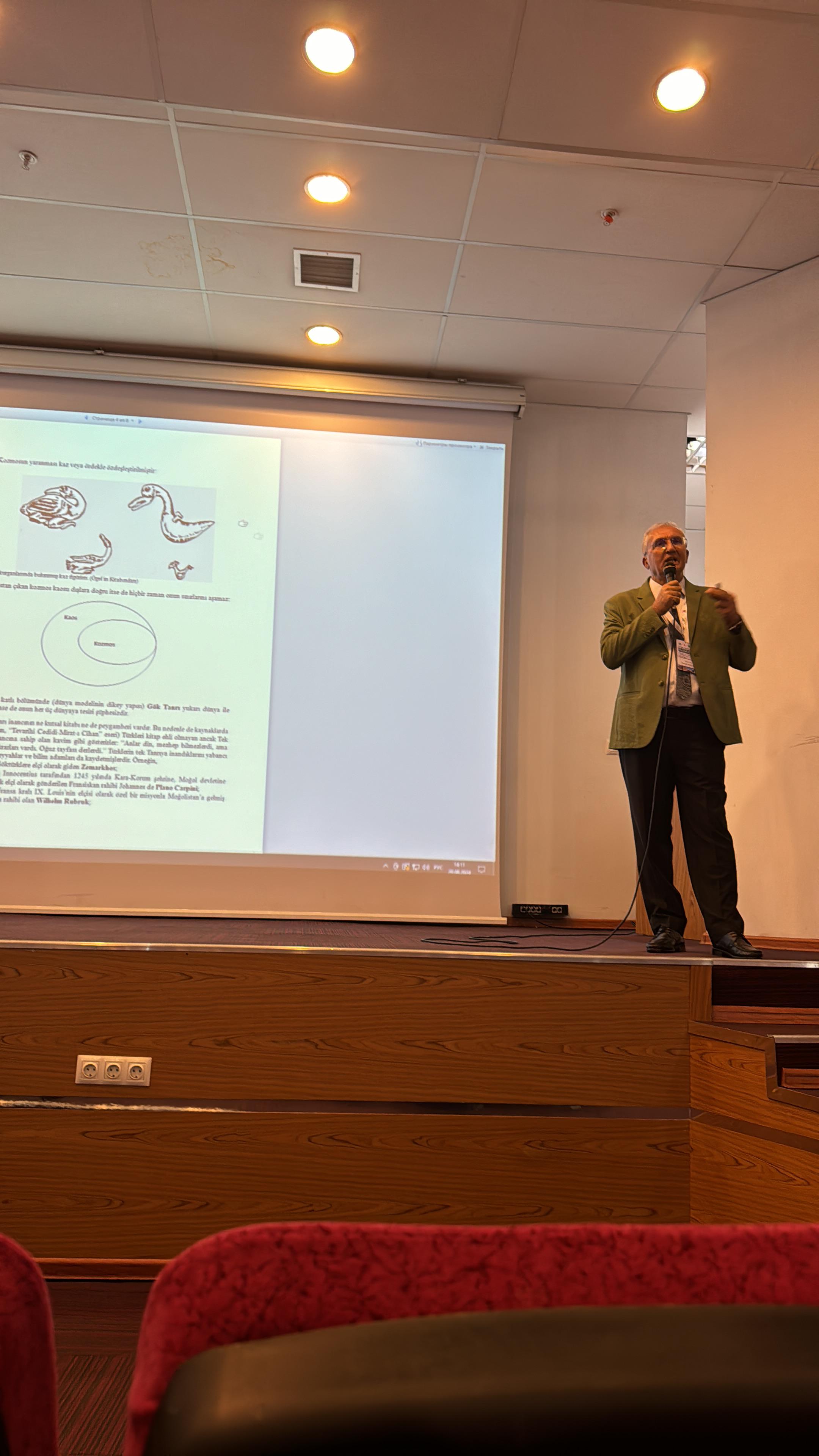 Folklor İnstitutunun professoru Türk dövlətlərinin yay məktə...
