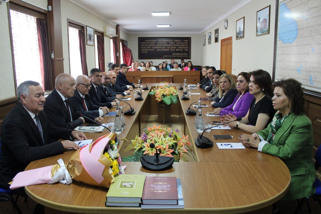 Tanınmış dilçi alim, professor Mahirə Hüseynova AMEA Naxçıva...