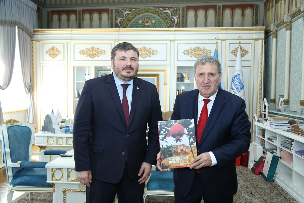 Akademik İsa Həbibbəyli Ukraynanın ölkəmizdəki səfiri Yuri Q...