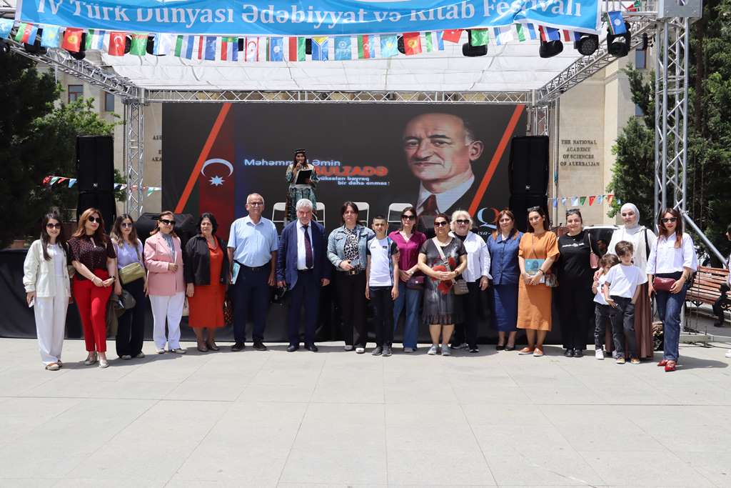 “Xurşidbanu Natəvan. Gül dəftəri” kitabının təqdimat mərasim...