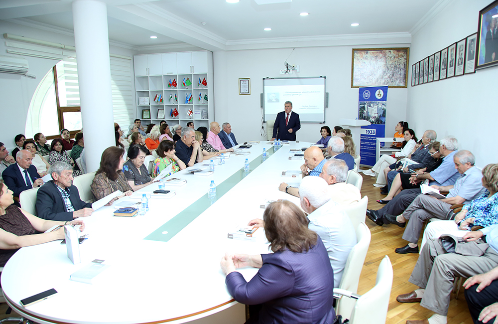 “Görkəmli şair, tənqidçi-ədəbiyyatşünas Qasım Qasımzadə zama...