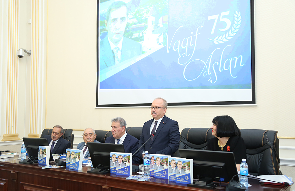 AMEA-da şair Vaqif Aslanın 75 illik yubileyi qeyd edilib
