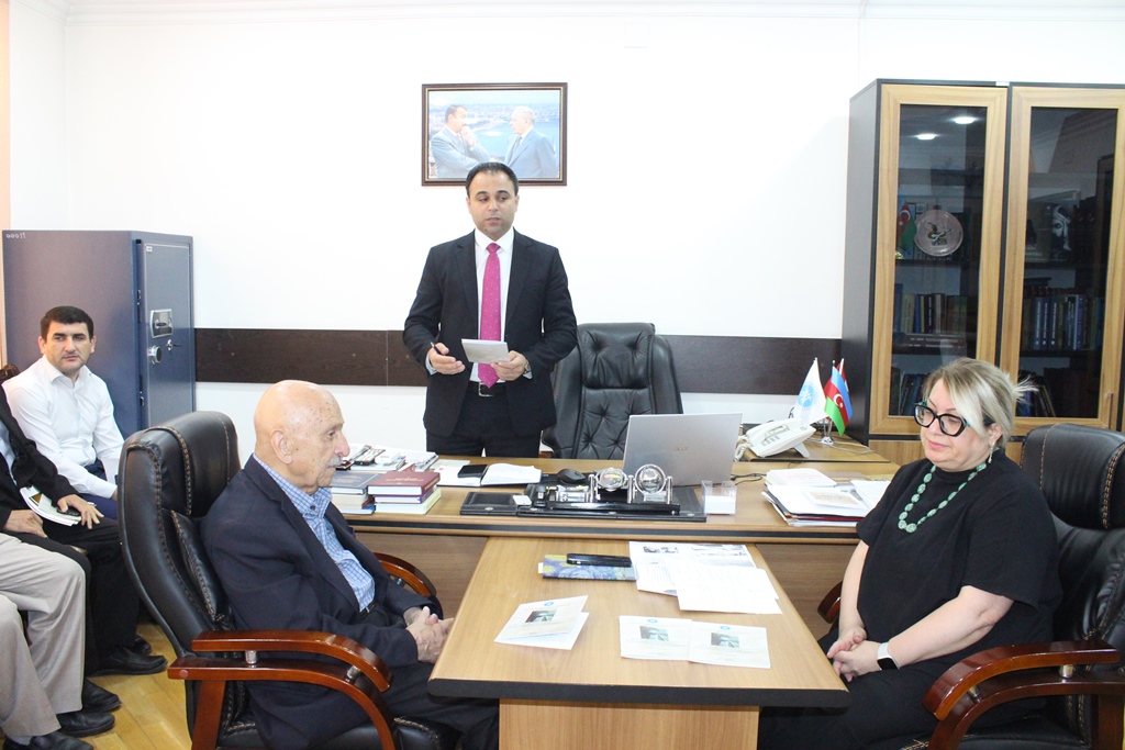 Folklor İnstitutunda “Seyid Əzim Şirvani: folklorik düşüncə...