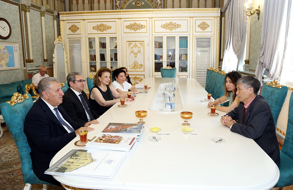 AMEA prezidenti akademik İsa Həbibbəyli vyetnamlı alimlərlə...