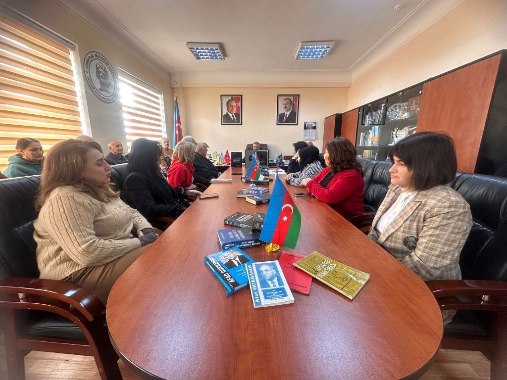 Dilçilik İnstitutunda akademik Afad Qurbanova həsr olunmuş e...