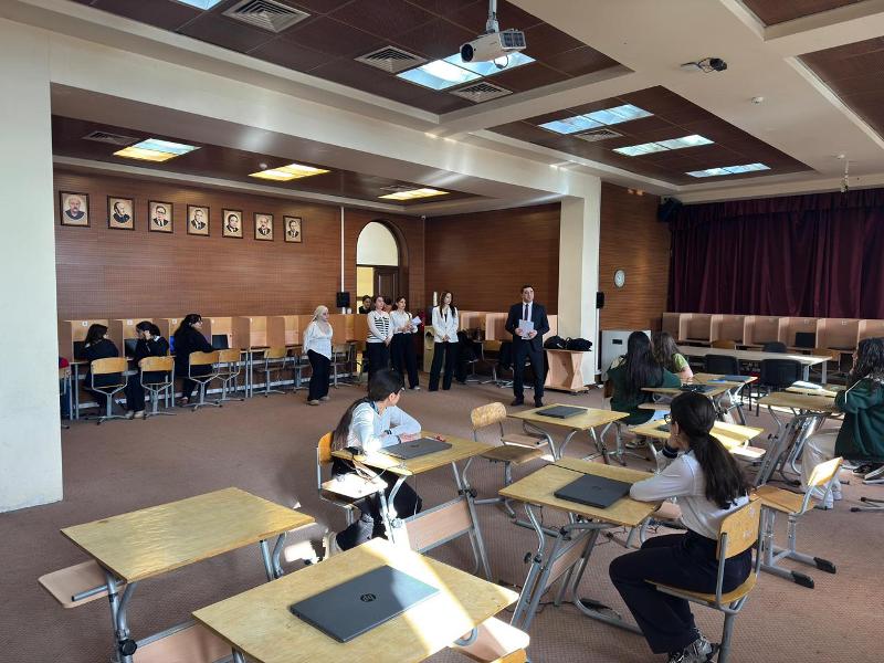 AMEA-nın təşkilatçılığı ilə məktəblilər arasında Azərbaycan...