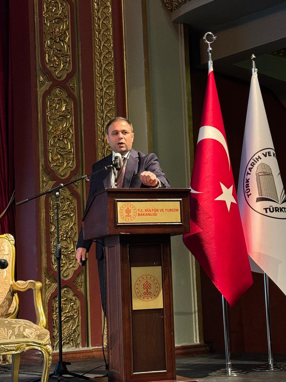 Folklor İnstitutunun direktoru Hikmət Quliyev beynəlxalq sim...