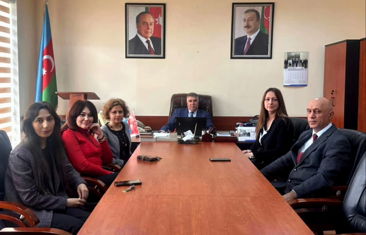 Sofiya Universitetinin professor-müəllim heyəti Dilçilik İns...