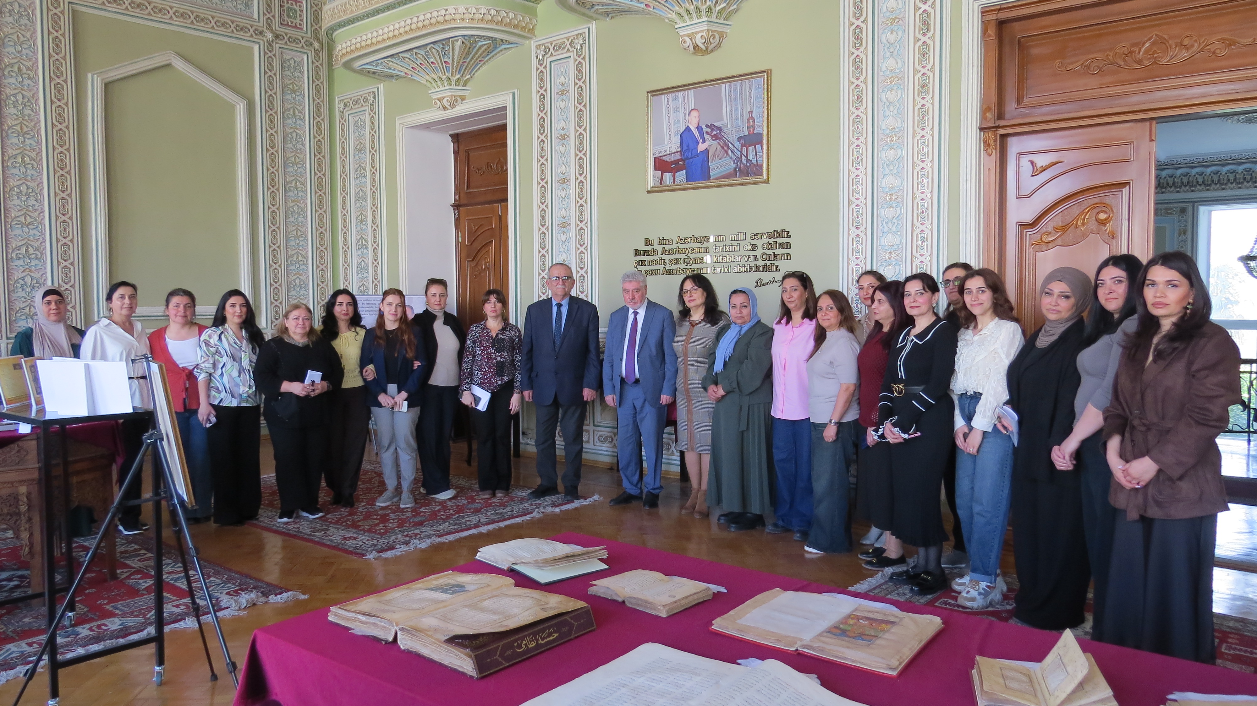 Əlyazmalar İnstitutunda “Nizami Gəncəvi motivləri əlyazma və...