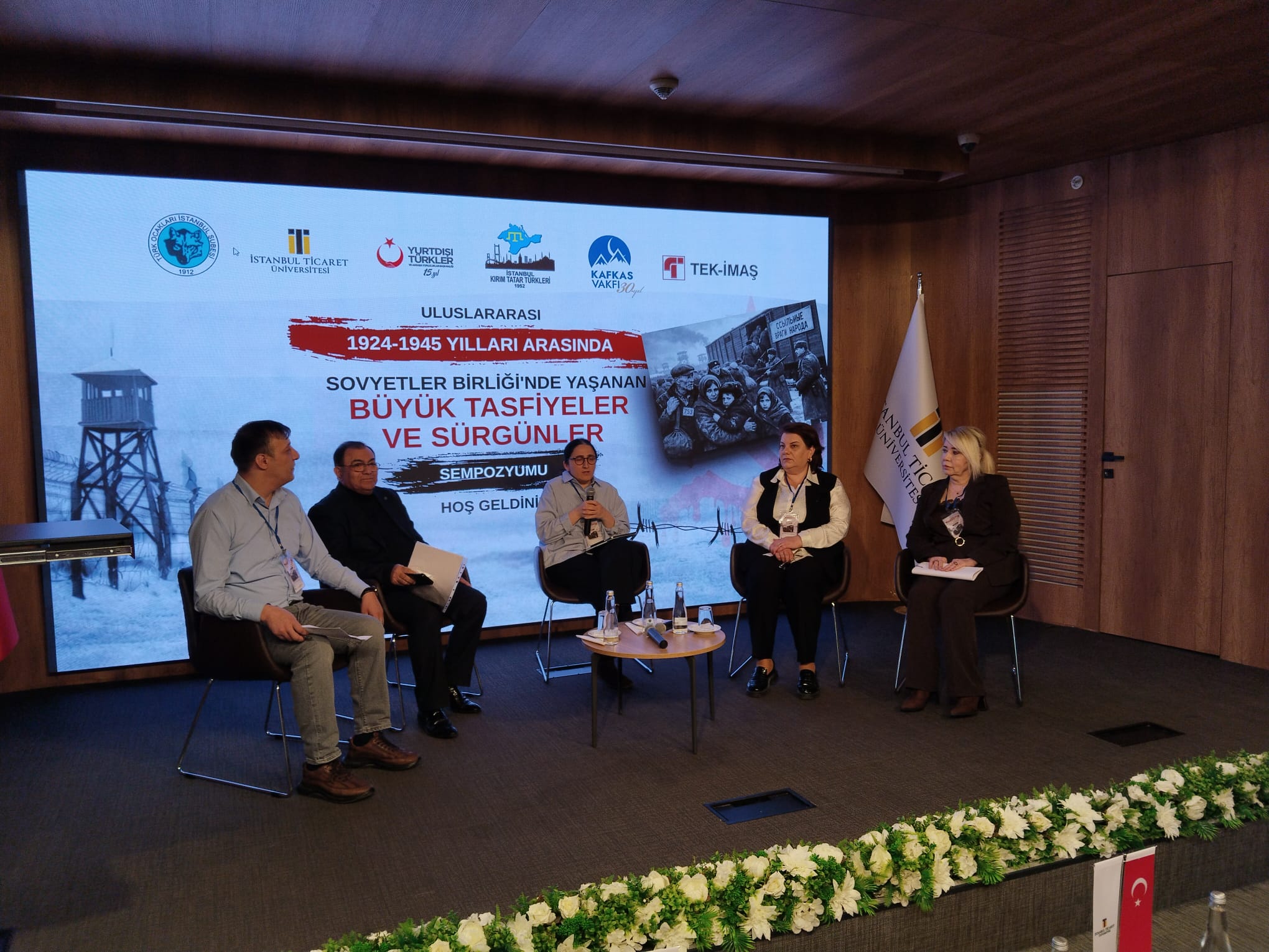 Folklor İnstitutunun dosenti İstanbul Universitetində repres...