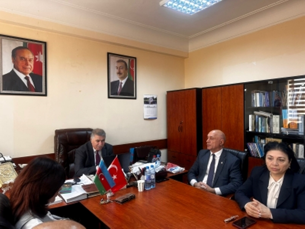 “Azərbaycan dilinin inkişaf strategiyası: Heydər Əliyev zirv...
