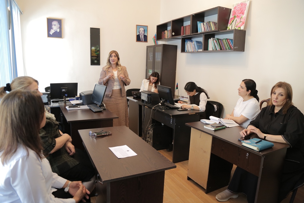 Mifologiya şöbəsinin seminarında monomif nəzəriyyəsi və əcda...